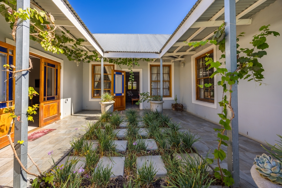 5 Bedroom Property for Sale in Graanendal Western Cape